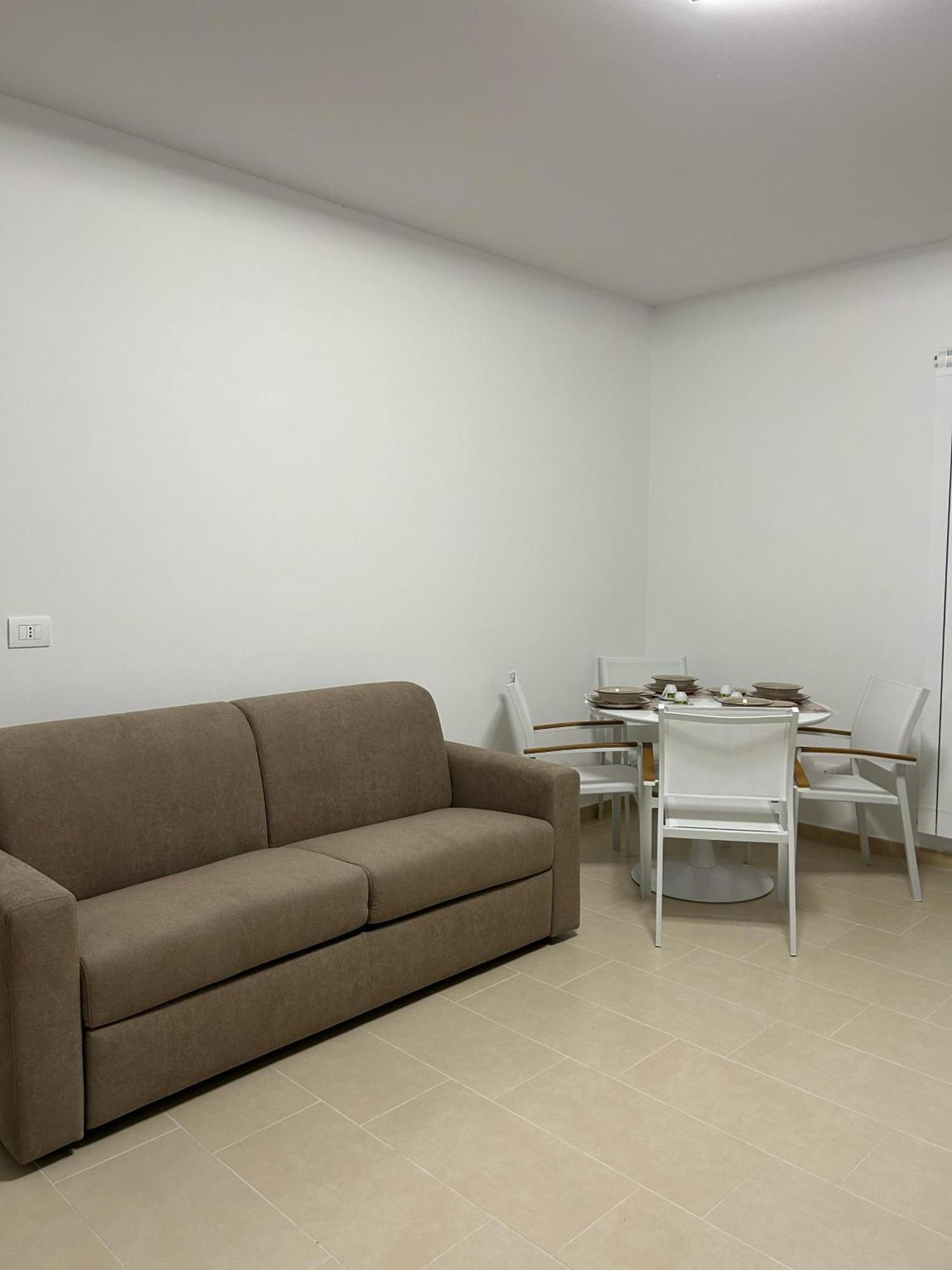 Little Rose Apartment CTA Exterior photo